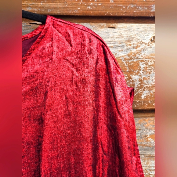 Chances R Lightweight Silky Sleeveless Flowy Metallic Red Christmas Top Blouse - Picture 4 of 7